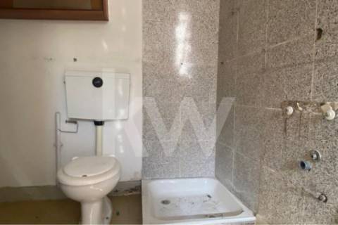 Prédio no centro do Porto com potencial de construção para habitação ou comércio