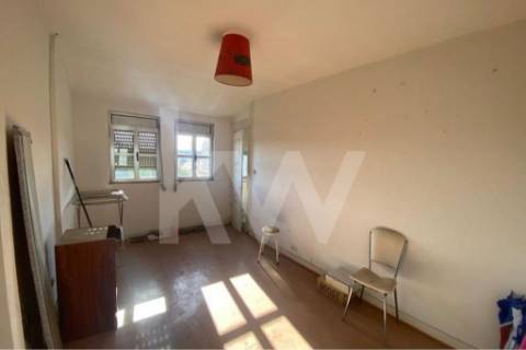 Prédio no centro do Porto com potencial de construção para habitação ou comércio