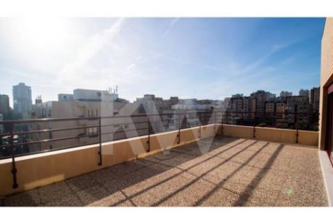 T4 Triplex, Condo. fechado em S. João Bosco, varandas,  terraço, jardim, piscina, corte de ténis.