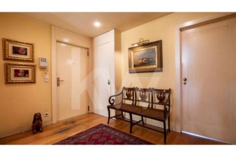 T4 Triplex, Condo. fechado em S. João Bosco, varandas,  terraço, jardim, piscina, corte de ténis.