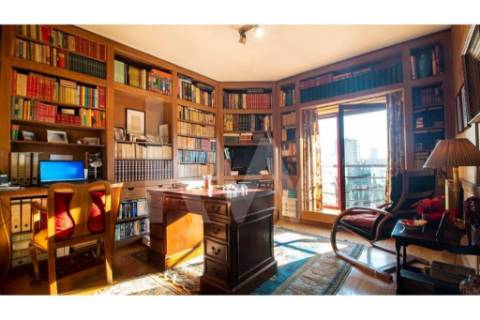 T4 Triplex, Condo. fechado em S. João Bosco, varandas,  terraço, jardim, piscina, corte de ténis.