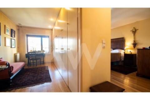 T4 Triplex, Condo. fechado em S. João Bosco, varandas,  terraço, jardim, piscina, corte de ténis.