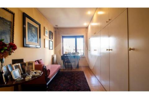 T4 Triplex, Condo. fechado em S. João Bosco, varandas,  terraço, jardim, piscina, corte de ténis.