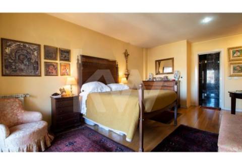 T4 Triplex, Condo. fechado em S. João Bosco, varandas,  terraço, jardim, piscina, corte de ténis.