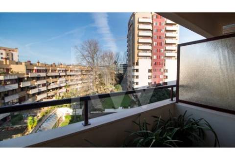 T4 Triplex, Condo. fechado em S. João Bosco, varandas,  terraço, jardim, piscina, corte de ténis.