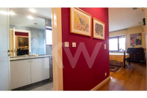 T4 Triplex, Condo. fechado em S. João Bosco, varandas,  terraço, jardim, piscina, corte de ténis.