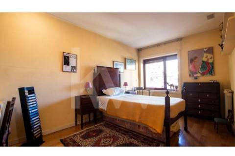 T4 Triplex, Condo. fechado em S. João Bosco, varandas,  terraço, jardim, piscina, corte de ténis.