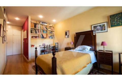 T4 Triplex, Condo. fechado em S. João Bosco, varandas,  terraço, jardim, piscina, corte de ténis.