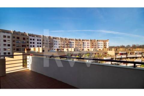 T4 Triplex, Condo. fechado em S. João Bosco, varandas,  terraço, jardim, piscina, corte de ténis.