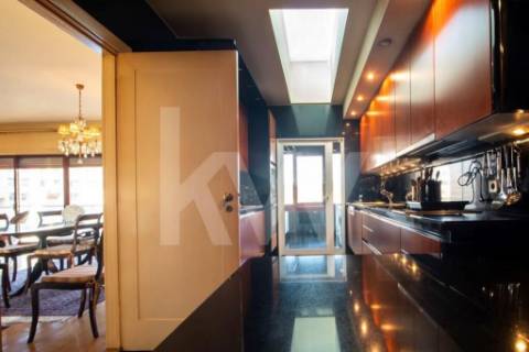 T4 Triplex, Condo. fechado em S. João Bosco, varandas,  terraço, jardim, piscina, corte de ténis.