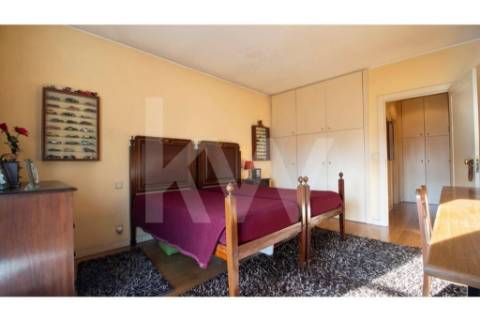 T4 Triplex, Condo. fechado em S. João Bosco, varandas,  terraço, jardim, piscina, corte de ténis.