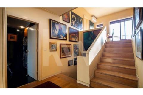 T4 Triplex, Condo. fechado em S. João Bosco, varandas,  terraço, jardim, piscina, corte de ténis.