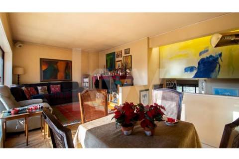 T4 Triplex, Condo. fechado em S. João Bosco, varandas,  terraço, jardim, piscina, corte de ténis.