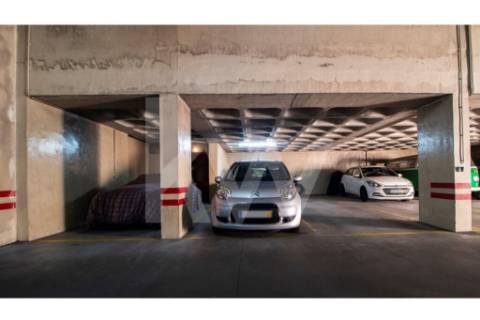 T4 Triplex, Condo. fechado em S. João Bosco, varandas,  terraço, jardim, piscina, corte de ténis.