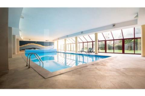 T4 Triplex, Condo. fechado em S. João Bosco, varandas,  terraço, jardim, piscina, corte de ténis.