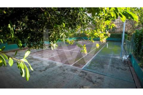 T4 Triplex, Condo. fechado em S. João Bosco, varandas,  terraço, jardim, piscina, corte de ténis.