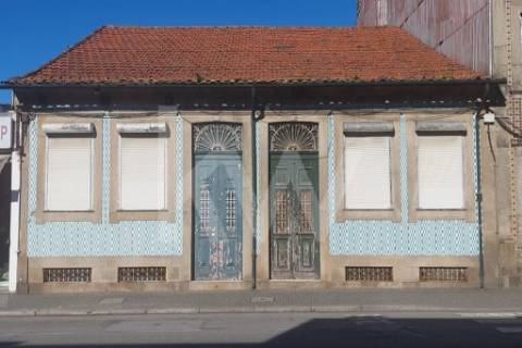 Terreno urbano com 378 m2 | Av. do Conde, S.M.Infesta | viabilidade prédio 5 andares