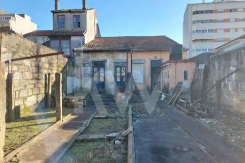 Terreno urbano com 378 m2 | Av. do Conde, S.M.Infesta | viabilidade prédio 5 andares