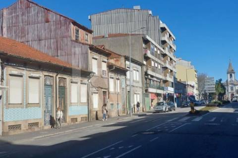 Terreno urbano com 378 m2 | Av. do Conde, S.M.Infesta | viabilidade prédio 5 andares