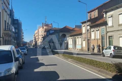 Moradias para reabilitar | Av. do Conde, S.M.Infesta | Terreno 378 m2 | ABC 220 m2