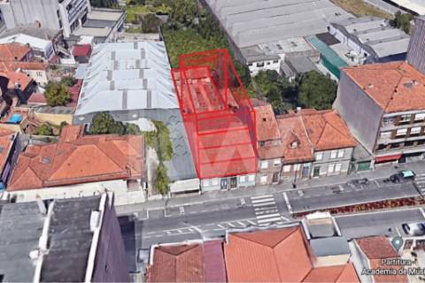 Moradias para reabilitar | Av. do Conde, S.M.Infesta | Terreno 378 m2 | ABC 220 m2