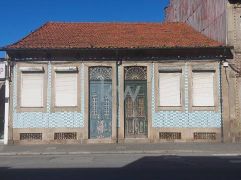 Moradias para reabilitar | Av. do Conde, S.M.Infesta | Terreno 378 m2 | ABC 220 m2