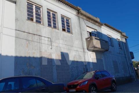 Moradias para reabilitar,  ou construção T2 e T3 a  12 minutos do Porto!