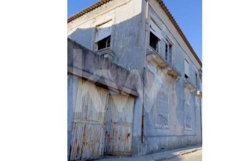 Moradias para reabilitar,  ou construção T2 e T3 a  12 minutos do Porto!