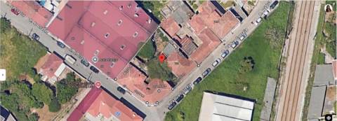 Moradias para reabilitar,  ou construção T2 e T3 a  12 minutos do Porto!