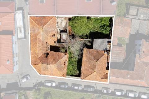 Moradias para reabilitar,  ou construção T2 e T3 a  12 minutos do Porto!