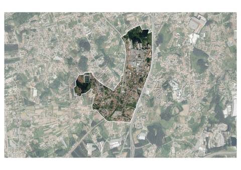 Moradias para reabilitar,  ou construção T2 e T3 a  12 minutos do Porto!