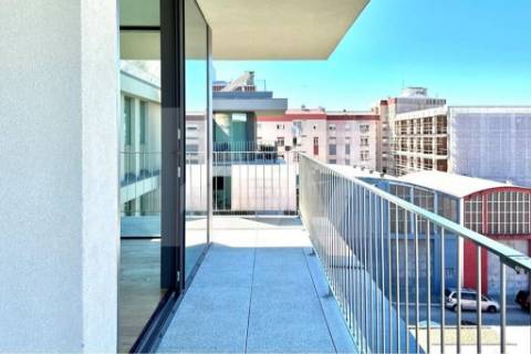 Recuado em Matosinhos Sul - Apartamento T3 de luxo novo (último piso) em condomínio fechado.