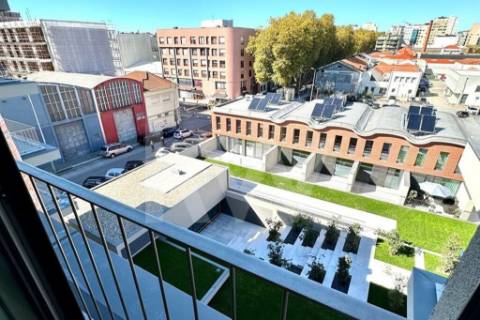 Recuado em Matosinhos Sul - Apartamento T3 de luxo novo (último piso) em condomínio fechado.
