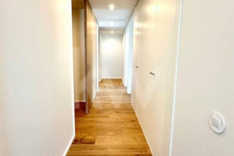 Recuado em Matosinhos Sul - Apartamento T3 de luxo novo (último piso) em condomínio fechado.