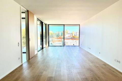 Recuado em Matosinhos Sul - Apartamento T3 de luxo novo (último piso) em condomínio fechado.