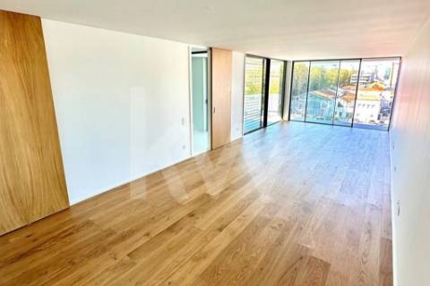 Recuado em Matosinhos Sul - Apartamento T3 de luxo novo (último piso) em condomínio fechado.