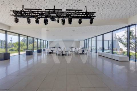 Propriedade / Quinta inserida num terreno de 1,2Ha a 5 m do aeroporto Francisco Sá Carneiro!!!