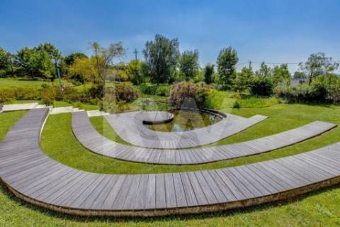 Propriedade / Quinta inserida num terreno de 1,2Ha a 5 m do aeroporto Francisco Sá Carneiro!!!