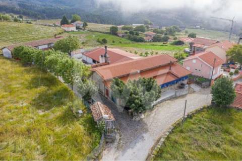 Propriedade Nariz do Mundo ( Restaurante, Residencial e Habitação) em Moscoso, Cabeceiras de Basto