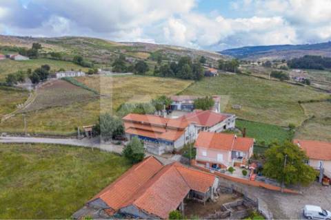 Propriedade Nariz do Mundo ( Restaurante, Residencial e Habitação) em Moscoso, Cabeceiras de Basto