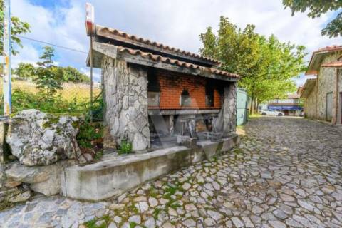 Propriedade Nariz do Mundo ( Restaurante, Residencial e Habitação) em Moscoso, Cabeceiras de Basto