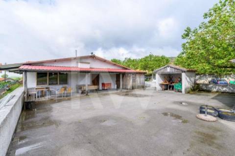 Propriedade Nariz do Mundo ( Restaurante, Residencial e Habitação) em Moscoso, Cabeceiras de Basto