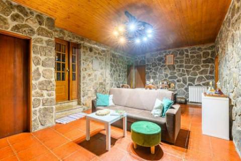 Propriedade Nariz do Mundo ( Restaurante, Residencial e Habitação) em Moscoso, Cabeceiras de Basto