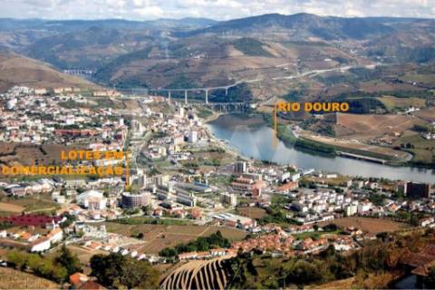 Lote aprovado para construção em altura de 4 pisos, com uma área total de 872,00m2.