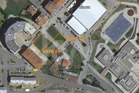 Lote aprovado para construção em altura de 4 pisos, com uma área total de 872,00m2.