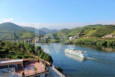 Lote aprovado para construção em altura de 4 pisos, com uma área total de 872,00m2.