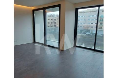 Apartamento T3 Premium com 3 casas de banho, garagem e varanda - Matosinhos Centro