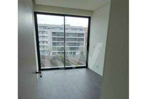 Apartamento T3 Premium com 3 casas de banho, garagem e varanda - Matosinhos Centro