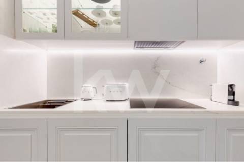 Apartamento inserido em Prédio do século XIX em localização premium e histórica da cidade do Porto