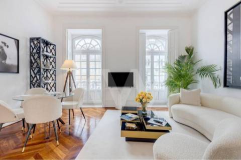 Apartamento inserido em Prédio do século XIX em localização premium e histórica da cidade do Porto